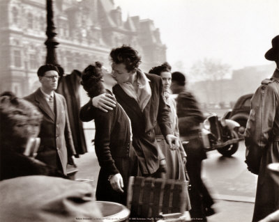 d0043vle-baiser-de-l-hotel-de-ville-paris-1950-posters.jpg